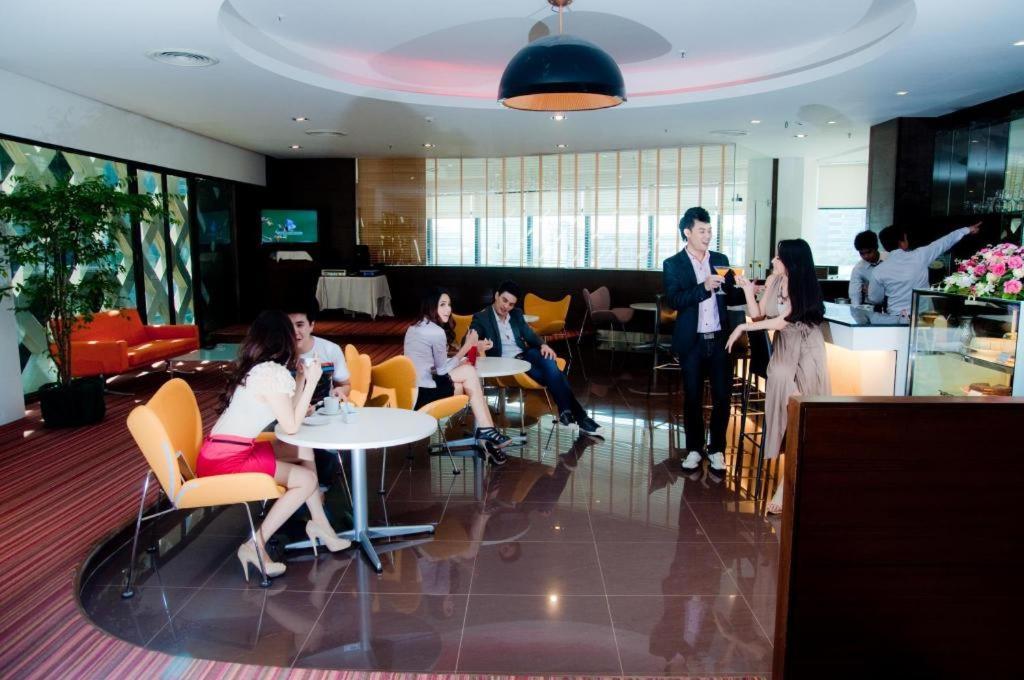 Iyarin@Tuk Chang Ratchayothin Hotel Bangkok Exterior foto