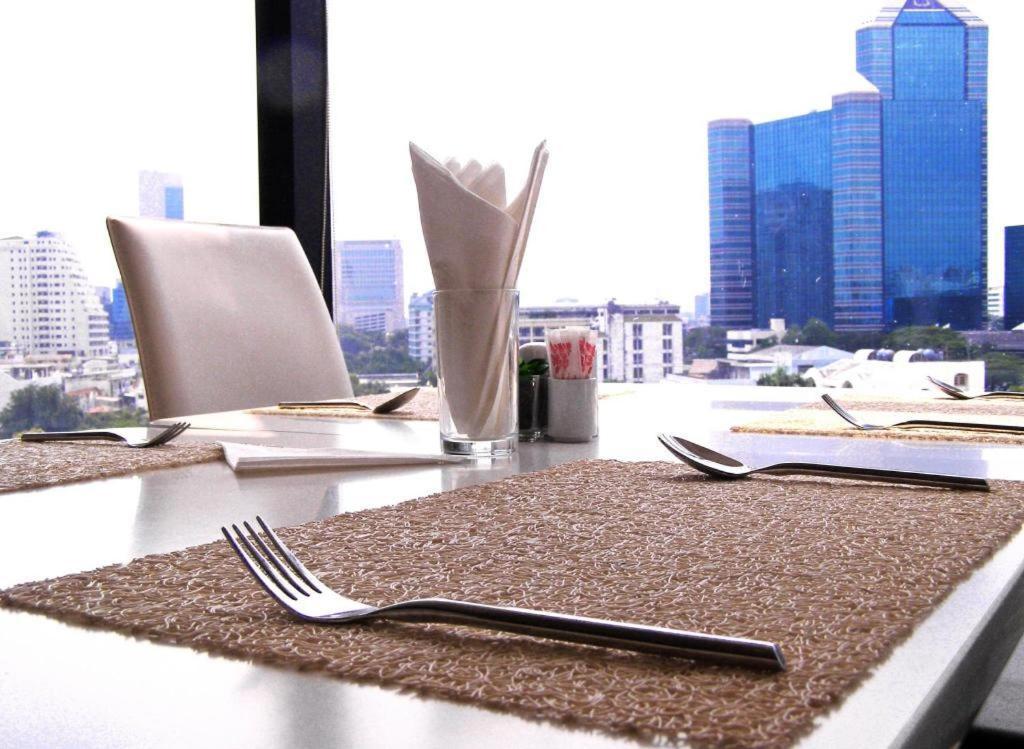 Iyarin@Tuk Chang Ratchayothin Hotel Bangkok Exterior foto